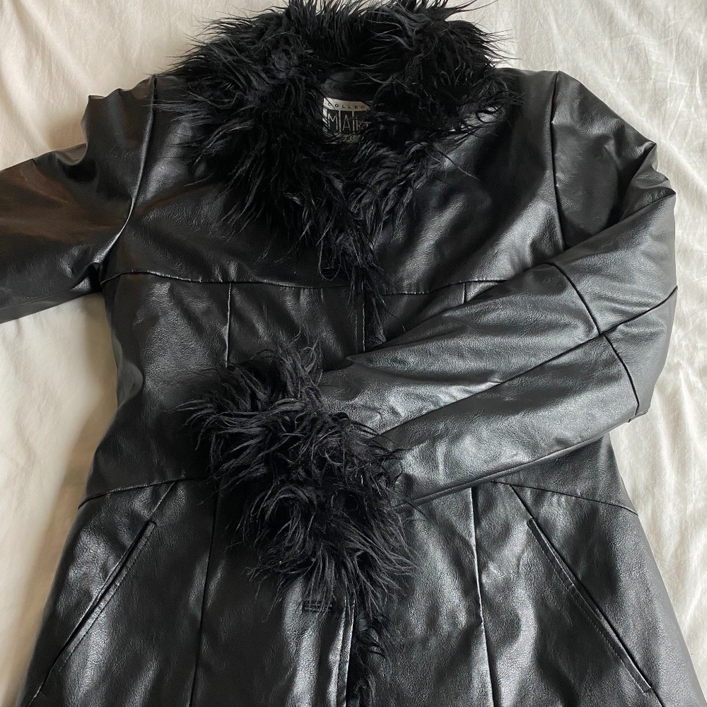 Black Vintage Coat With Shaggy Fur Trim